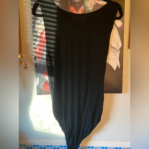 Low cut black bodysuit - Picture 3 of 6